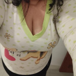 Madurita curvy - Madurita curvy morena independiente solita en casa esperando hombre que sea capaz d