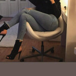 Lara - Hola te gustaría desconectar conmigo un momento único solo para nosotros dos estaré unos días