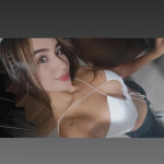 Encantadora con risa contagiosa