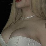 Chica lista para - Amor me encuentro cerca de Sagrada Familia con en el cuerpo realizo las que desee