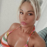 Vanesa - Hola soy Vanesa alegre dispuesta a conocer y dejarse llevar nuevas experiencias soy una chi