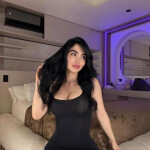 Linda latina recién llegada a tu isla