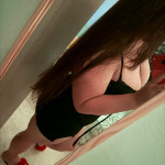 Emm - Hola amor Mi nombre Emma soy nueva en la zona estoy acá para conocer a caballeros adorables y 