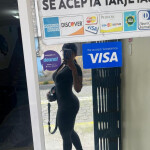 DOS CHICAS LISTAS PARA HACERTE SONREÍR