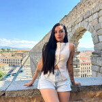 Andreina - Hola me llamo Andreina! Soy nueva en la zona y me gustaría conocer más gente!