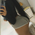 Soy una chica latina joven recién llegada a isla