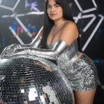 Chica latina muy extrovertida