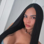 Gabi brasileira - Hola encantada de conocerte. ¡Soy Lara ¡Estoy de paso por la ciudad! Soy una joven