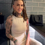 JULIA UNA CITA QUE FLUYE SIN PRISAS