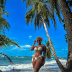 Janet Dominicana cariñosa en carballo