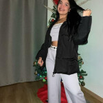 Morena bella con un - Hola somos 4 chicas venezolanas. Piso cómodo . Hacemos lo q kieras. Escribeme 