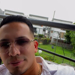 Jhonatan Salazar - Soy un chico latino colombiano paisa tengo 24 años soy súper extrovertido educado