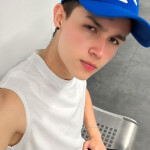 Joven guapo y atento 604248557