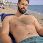 Alberto - Soy Alberto Valenciano con presencia masculino 1 95m y 97kg. con actitud segura y cuerpo c