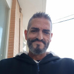 Y - Me gusta mucho escuchar y actuar