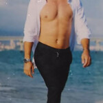 Dani masajista maduro no profesional para mujeres y parejas