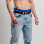 Y regaló - Eres una chica JOVEN DELGADA GUAPA A Guieres pasarte un noche en un club de en Soy solter