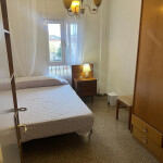 Habitación - Se alquila habitación grande ubicada en Cuenca en el centro cerca de estación de autobú