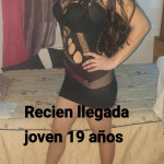 Jovencita delgadita muy cariñosa
