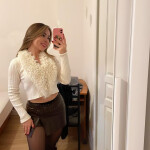 Escorts - Me presento soy Chloe 28 años latina recién llegada a Barcelona. Espontánea divertida y co