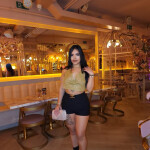 Ámbar es una chica elegante cariñosa