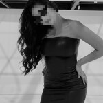 COQUETA Y DIVERTIDA CHICA LATINA