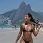 Hermosa morena primer vez en la zona