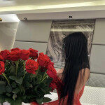 LUNA latina con muchas curvas