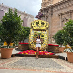 Rosa Nueva en la ciudad con un ven a conocerme.