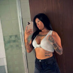 Exótica morena de curvas