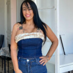 Mujer elegante y hermosa recién llegada