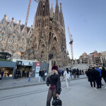 Jovencita rubia hermosa y súper plaza de toros