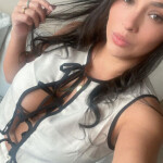 UNA MUJER CARIÑOSA Y CON MUCHAS CURVAS