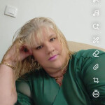 Perla brasileña elegante con conversación fácil