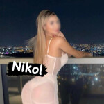 Nikol Ávila extrovertida rubia