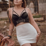 Sara colombiana con clase y estilo tatuada