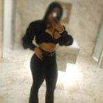 Sola y independiente