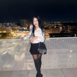 Hi I'm Sofia let's have a moment together.