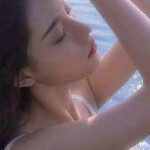 Preciosa asiática joven y cariñosa