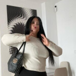 Latina - Latina y dulce de curvas extraordinarias ven a compartir un agradable y momento