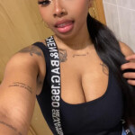 Morena y extrovertida