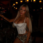 Emma - Hola soy Emma. Me considero una persona dulce divertida y alegre. Me encanta compartir moment