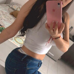 UNA MUJER CARIÑOSA Y CON MUCHAS CURVAS