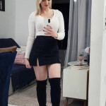 Jovencita tierna dulce como la miel recién llegada