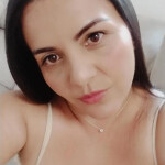 Disponible - Hola amor soy una colombiana hermosa no cuento con sitio pero lo podemos solucionar fác