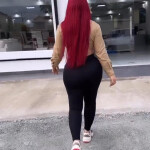 Chica coqueta y divertida