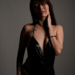 LUNA DIOSA LATINA DE SONRISA