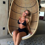 Ella - Hola soy Emma una persona dulce divertida y alegre. Conmigo vimos la zona de relajación perfe