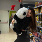 BELLAS CHICAS - Amor tengo ganas de darle la mejor velada Soy muy simpática y divertida soy todo lo 