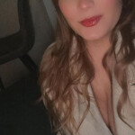 Chica rubia curvi con cara preciosa